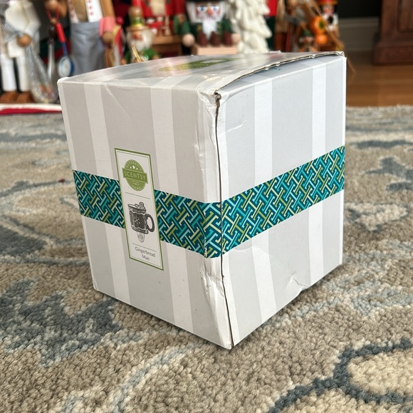 Scentsy Gingerbread Plug In - Picture 5 of 5